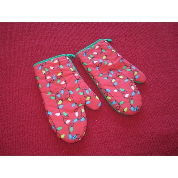 LOT OF 2 CHRISTMAS OVEN MITS, NEW, NEVER USED - Picture 1 of 2